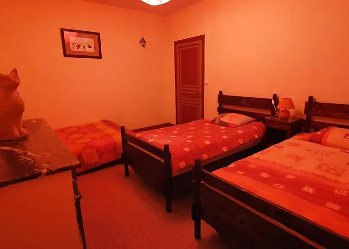 Ferme Equestre 9 A 12 Places *